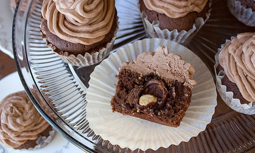 Ferrero Rocher Stuffed Cupcakes Recipe