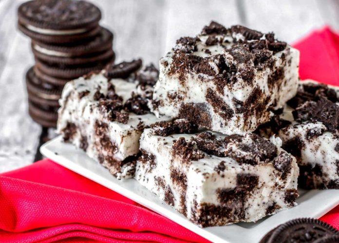 White chocolate and Oreo Fudge